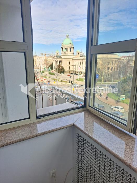 Vračar.Renoviran salonac.Poslovni prostor,skupština