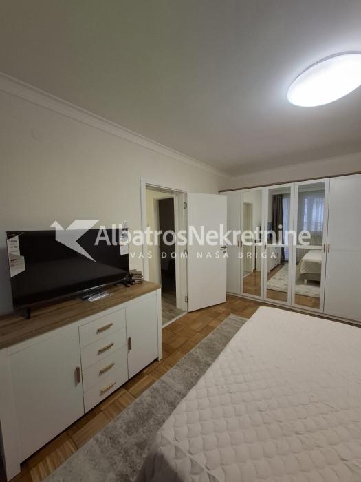 Lux renoviran, opremljen stan na odlicnoj lokaciji