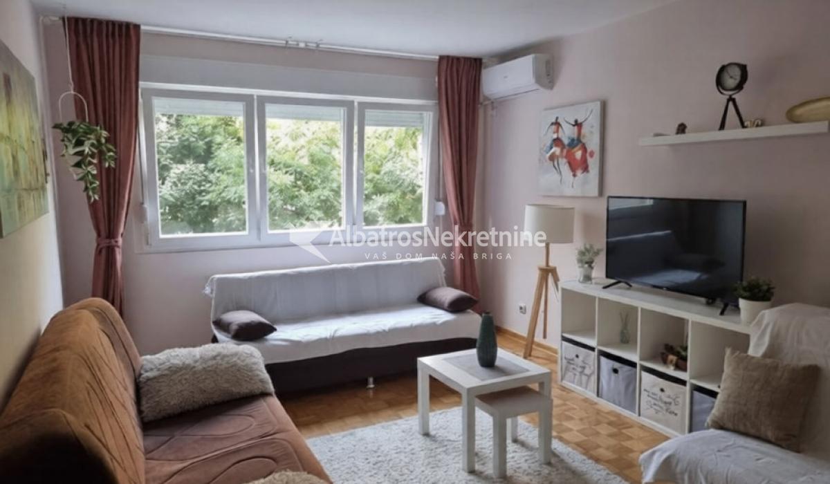Izdaje se jednosoban namešten stan 37 m2 Karaburma