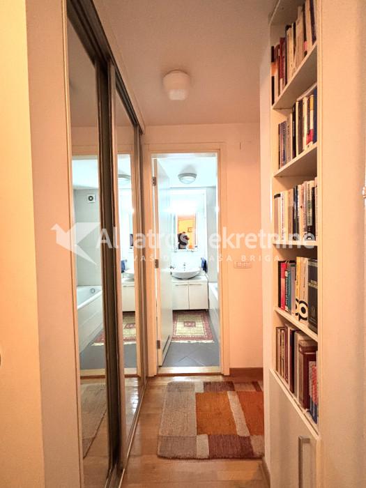 Stan + garažno mesto