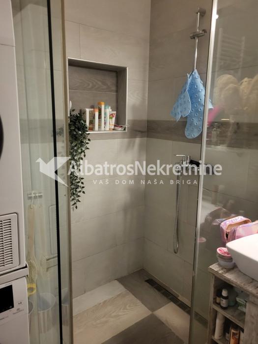 Trosoban stan 83m² u Živka Davidovića