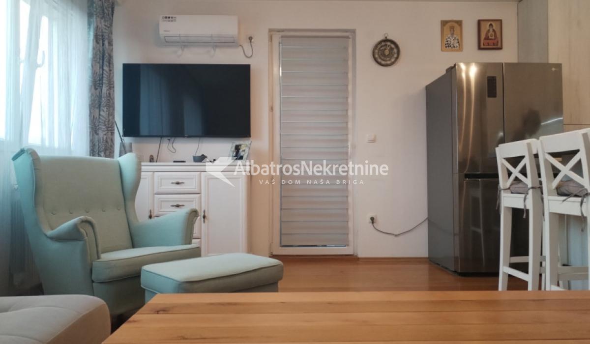 Dvosoban stan 50m2, Karaburma