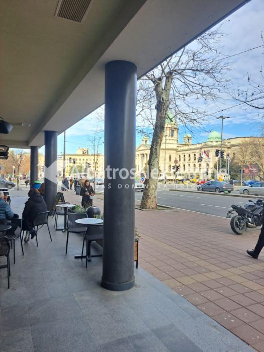 Vračar.Renoviran salonac.Poslovni prostor,skupština