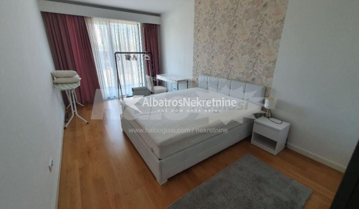 Lux, Kompleks West 65
