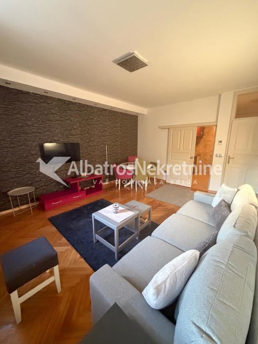Renoviran i kompletno namešten stan u Dalmatinskoj