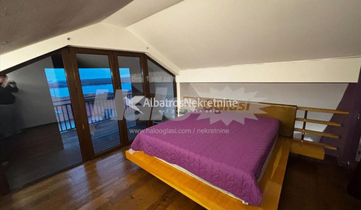 Kompletno namešten dupleks sa pogledom na Dunav