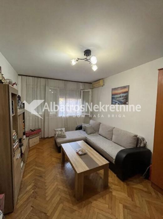 Karaburma, trosoban stan, 66m2