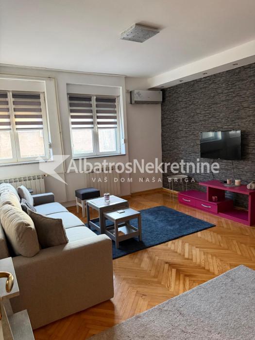 Renoviran i kompletno namešten stan u Dalmatinskoj