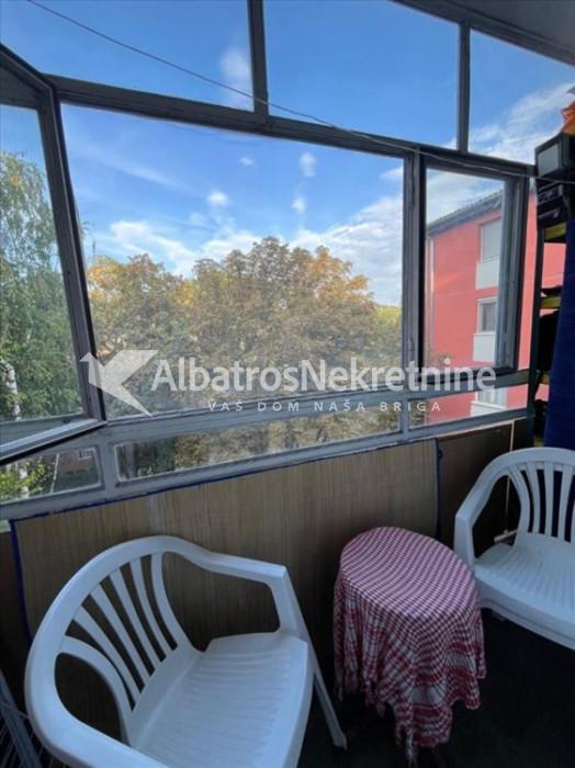 Karaburma, trosoban stan, 66m2