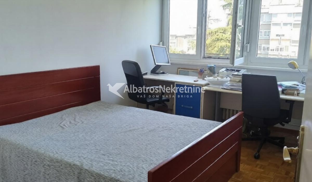 Stari Merkator,Hotel Jugoslavija,lep dvosoban 50m2