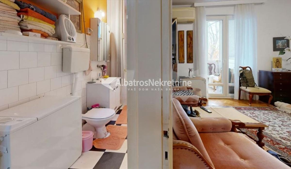 Karaburma, 1.5 soban, uknjizen