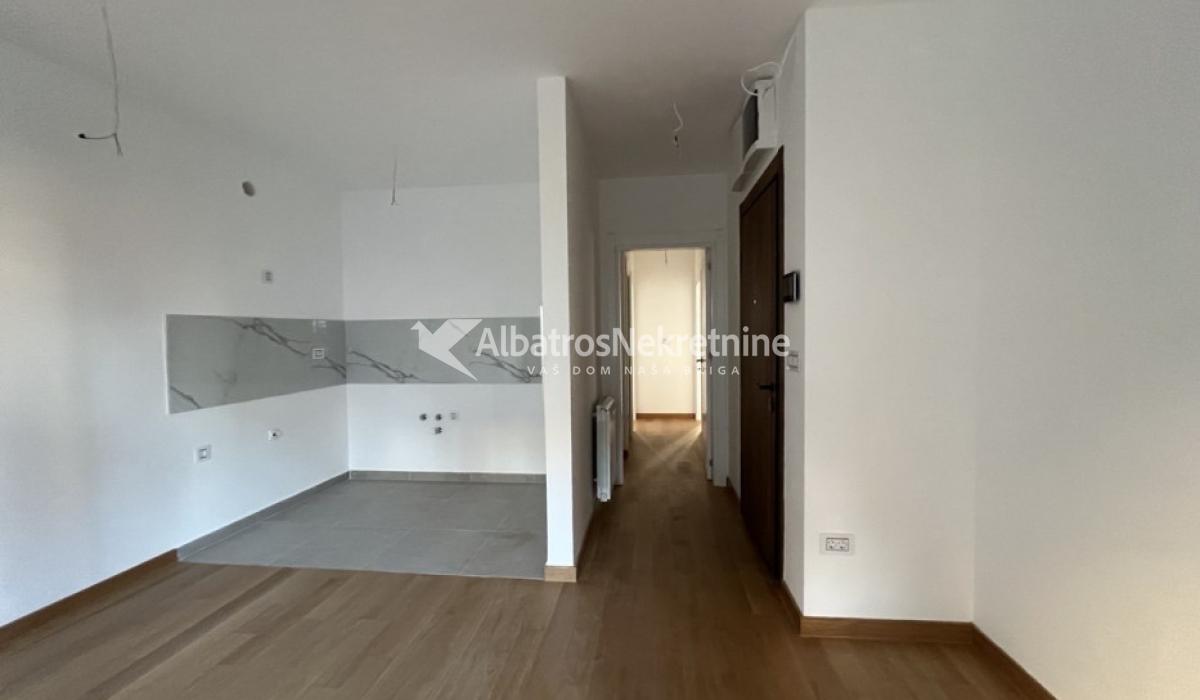 Surdulička, Partizanov stadion, 71m, visoko prizem