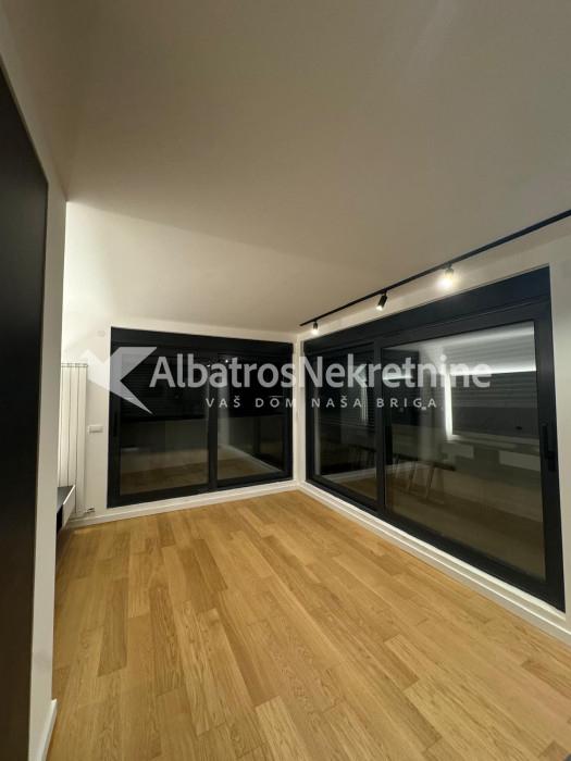 Vukov spomenik-Penthouse 75m2 sa 1 garažnim mestom