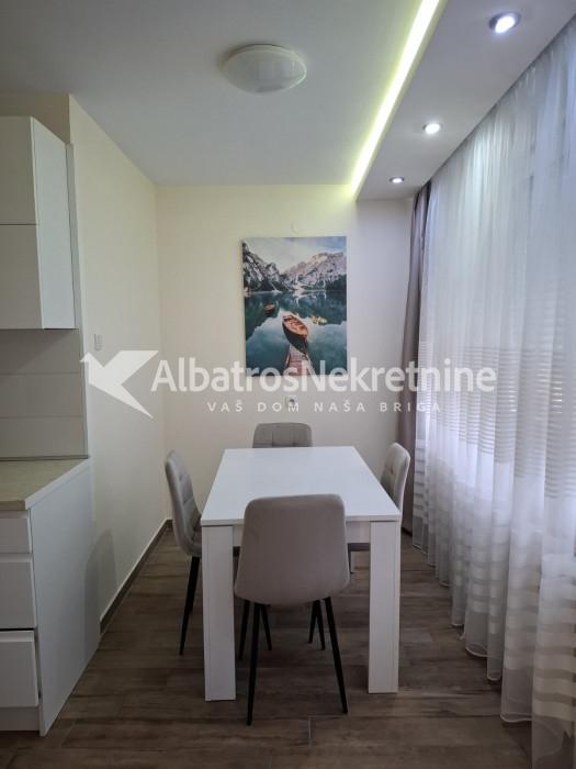 Lux renoviran, opremljen stan na odlicnoj lokaciji