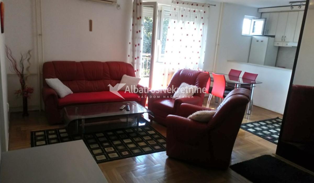 Stan sa Garažom u Jove Ilića u blizini Fon i Fpn