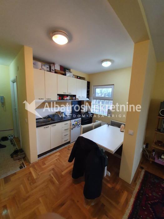 Uknjižen Dvosoban stan, 41 m2, Mirijevski Bulevar