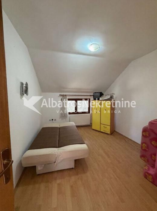 trosoban stan u Visnjici