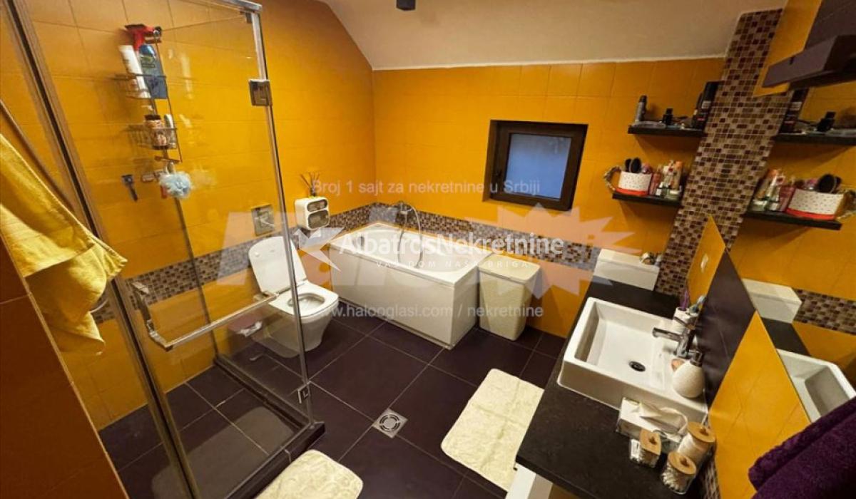 Kompletno namešten dupleks sa pogledom na Dunav