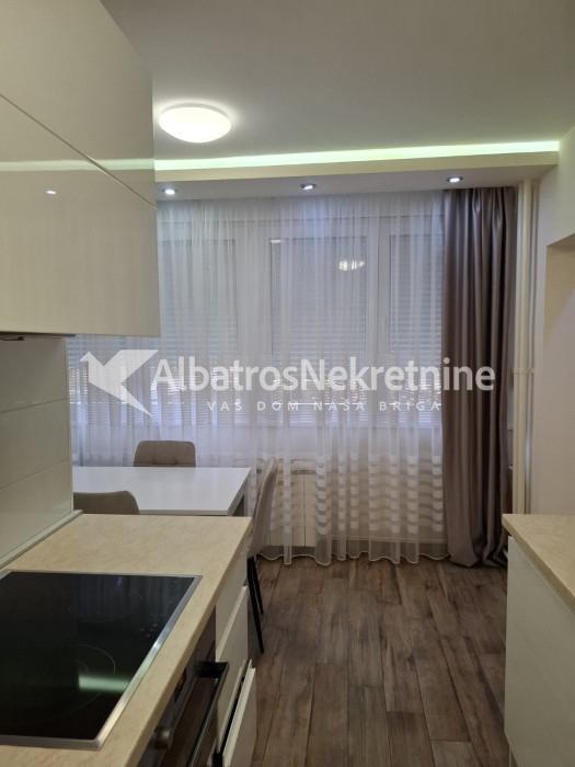 Lux renoviran, opremljen stan na odlicnoj lokaciji