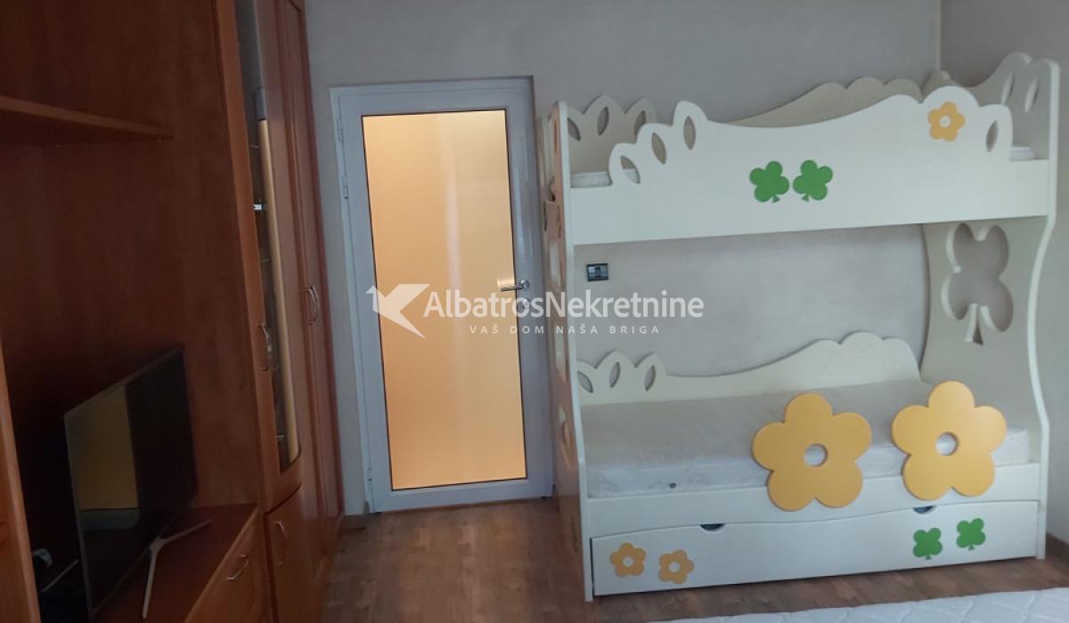 Lux stan u Zemunu, teretana, garaza, izdavanje