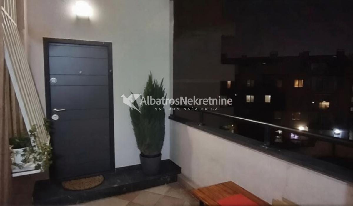 Lux dvosoban stan kod Hrama Svetog Save