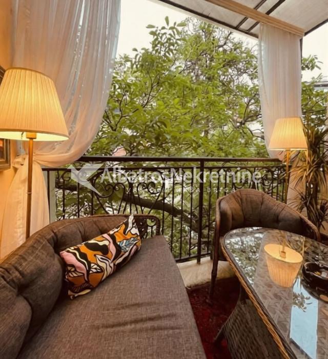 Lux salonac kod Tasmajdana!