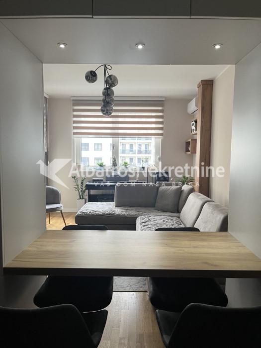 Lux dvosoban stan East side kod Aviva