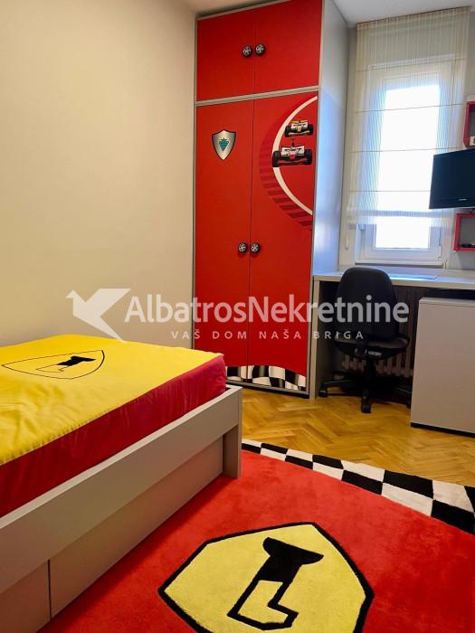 Cetvorosoban 82m2 moderan Stari Merkator Retenzije