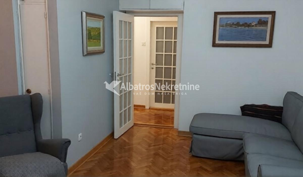 Двособан стан у Краљице Наталије, испод Теразија