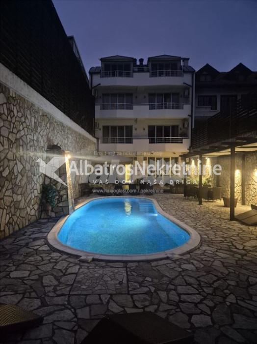 Ekskluzivni Duplex sa bazenom-Dedinje, 180m2