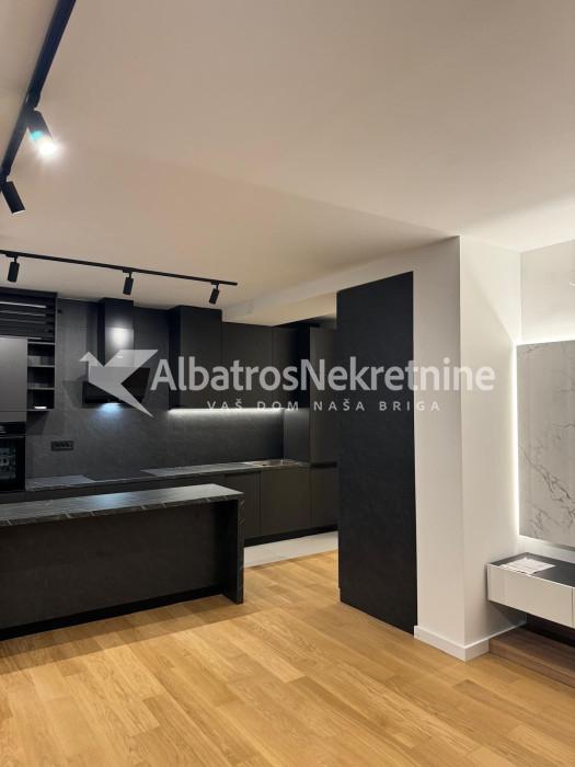 Vukov spomenik-Penthouse 75m2 sa 1 garažnim mestom