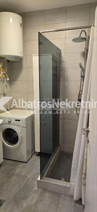 Dvosoban stan u Zemunu, Dobanovačka nova zgrada