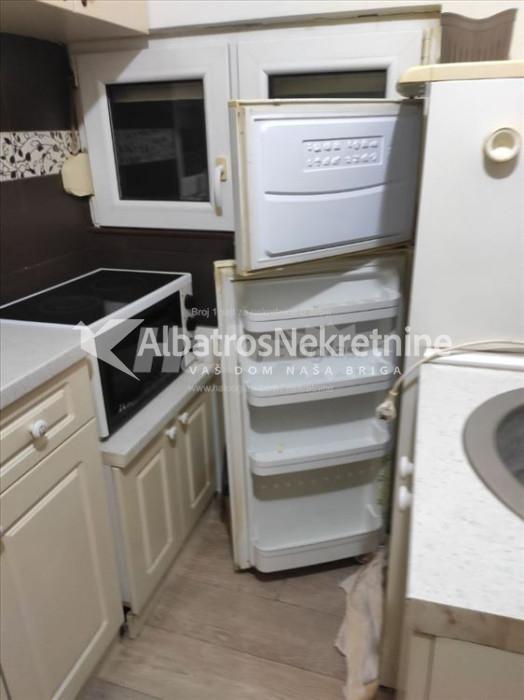 Uknjizen, Renoviran stan na Karaburmi