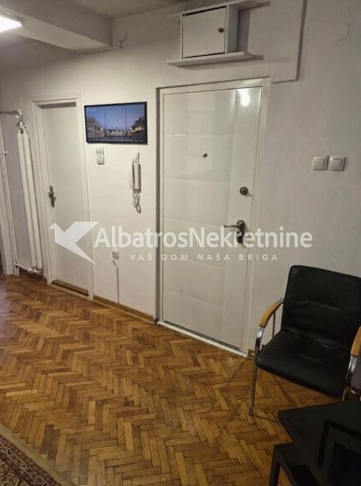 Trosoban stan kod Palate pravde