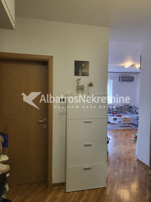 Trosoban stan 83m² u Živka Davidovića