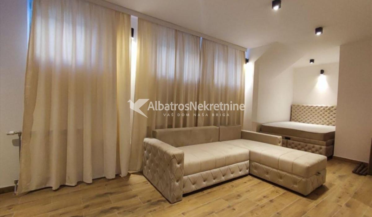 Podujevska 17-19 prodajem 42m2 kao stan ili lokal