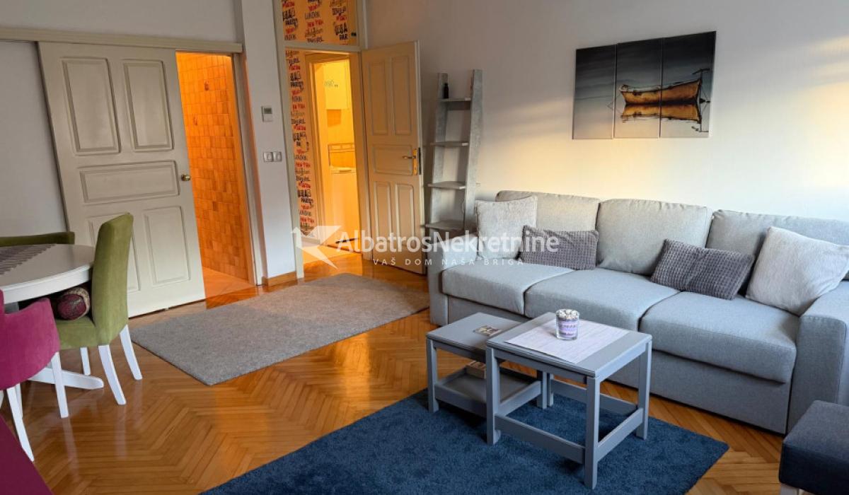 Renoviran i kompletno namešten stan u Dalmatinskoj