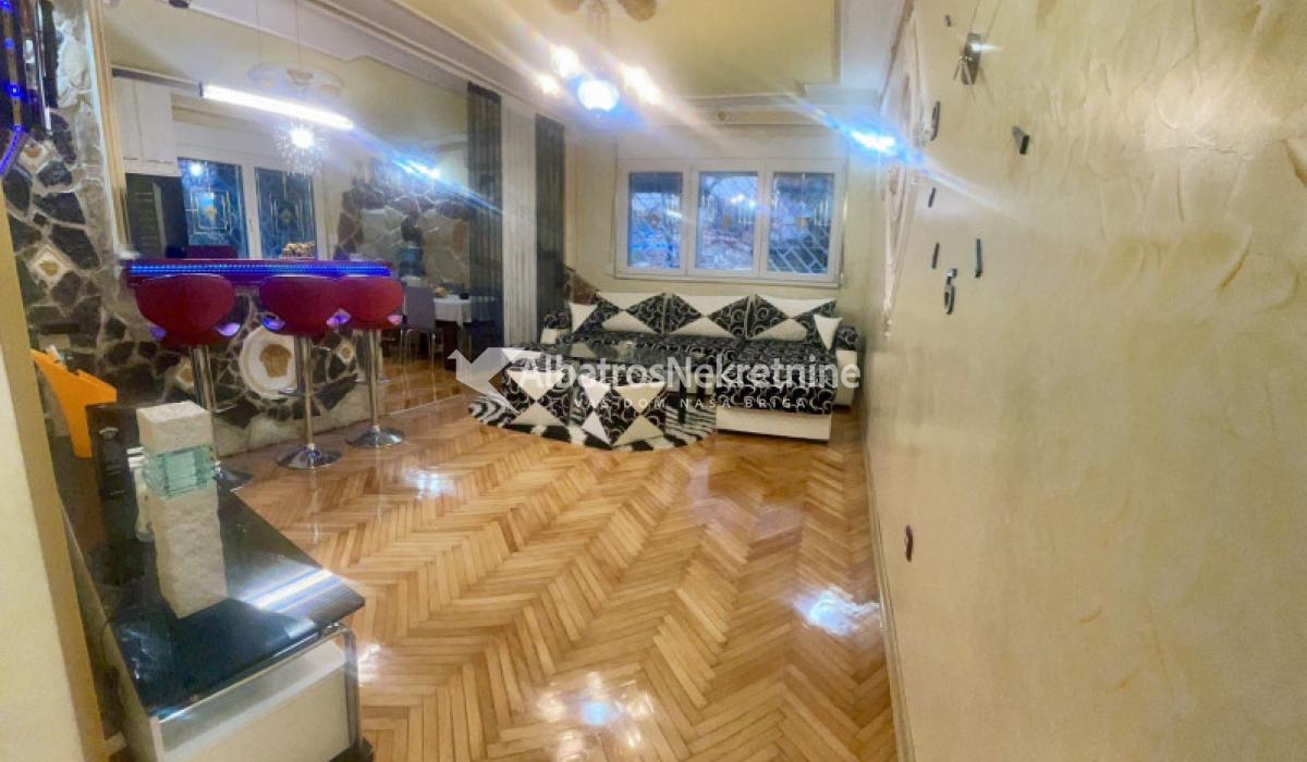 Stan Lux versaci stil 57m2 Karaburma