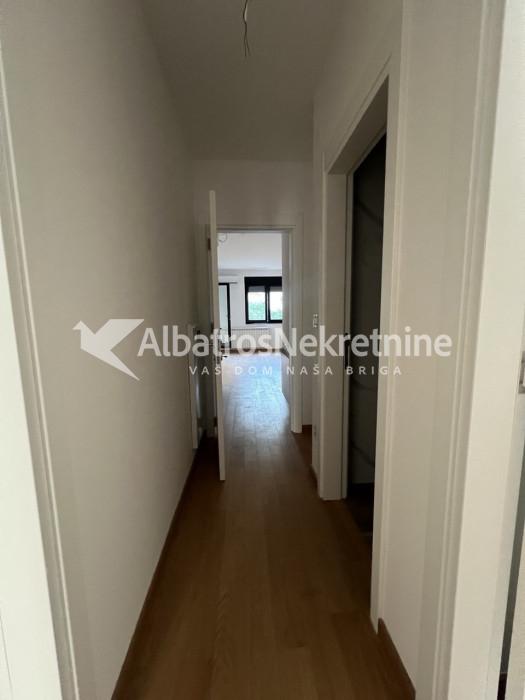 Surdulička, Partizanov stadion, 71m, visoko prizem