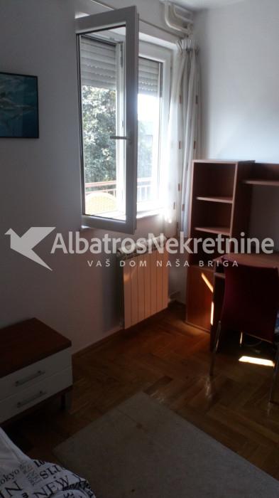 Stan sa Garažom u Jove Ilića u blizini Fon i Fpn