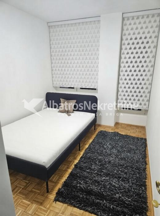  trosoban stan na Novom Beogradu