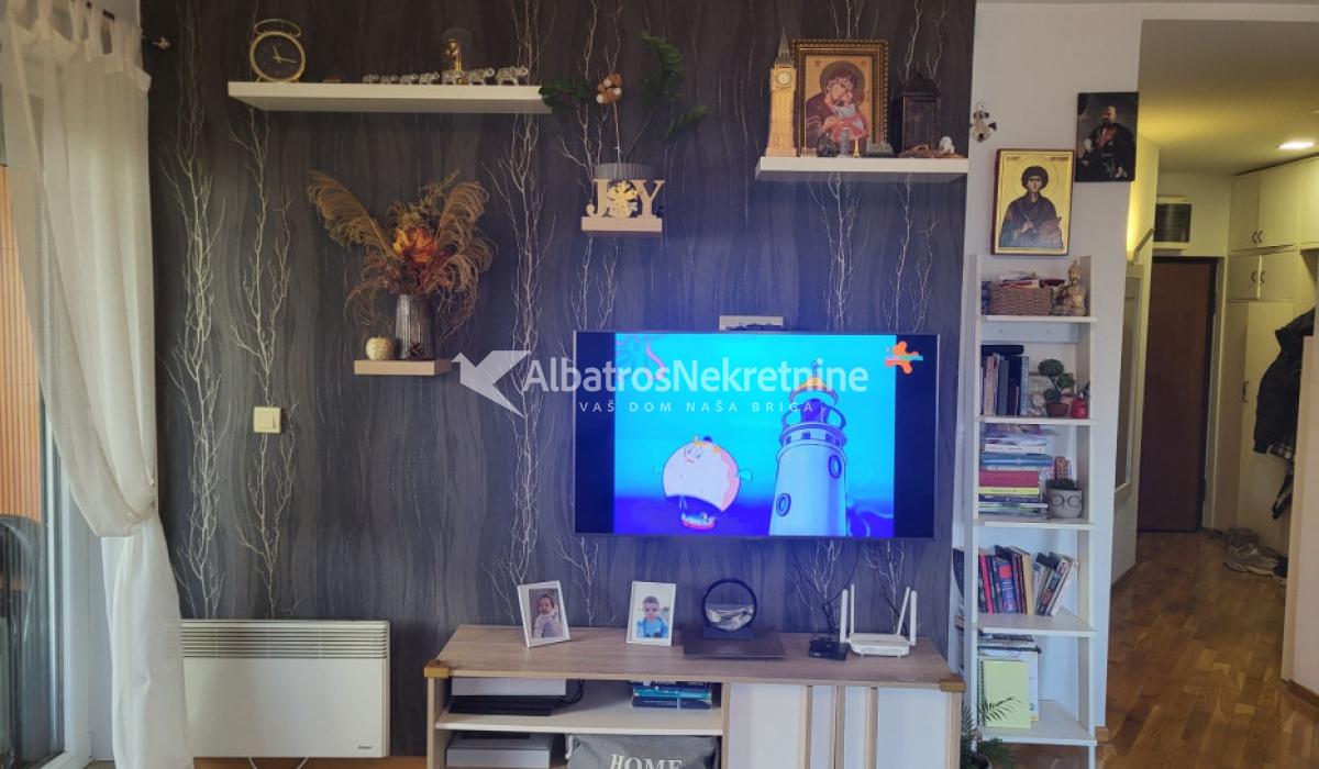Trosoban stan 83m² u Živka Davidovića